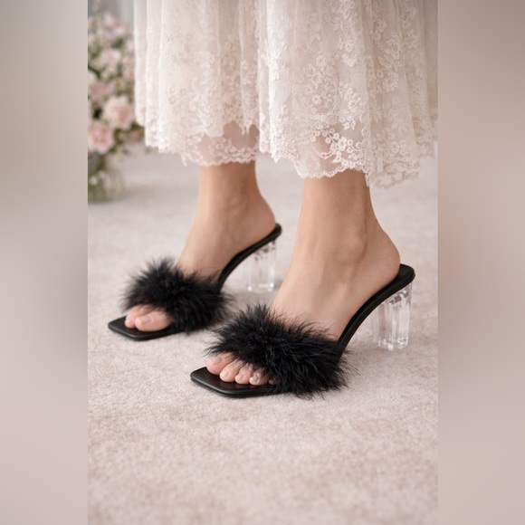 Azalea Wang Shoes - Azalea Wang Black Feather Slide Heels Clear Block Heel Sandals Size 9